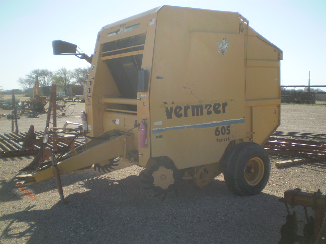 Vermeer 605-L round baler